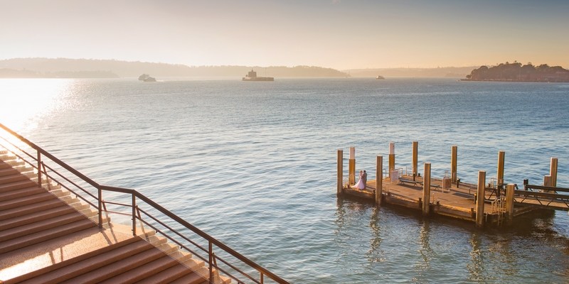 Утро на ступеньках Оперы Хаус в Сиднее