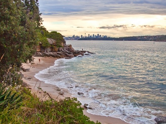 Нудисткий пляж Lady Bay Beach в черте города в Сиднее