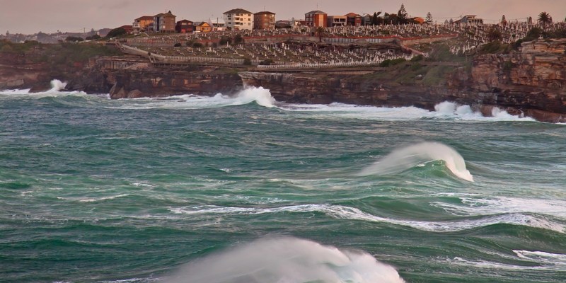 кладбище на берегу океана